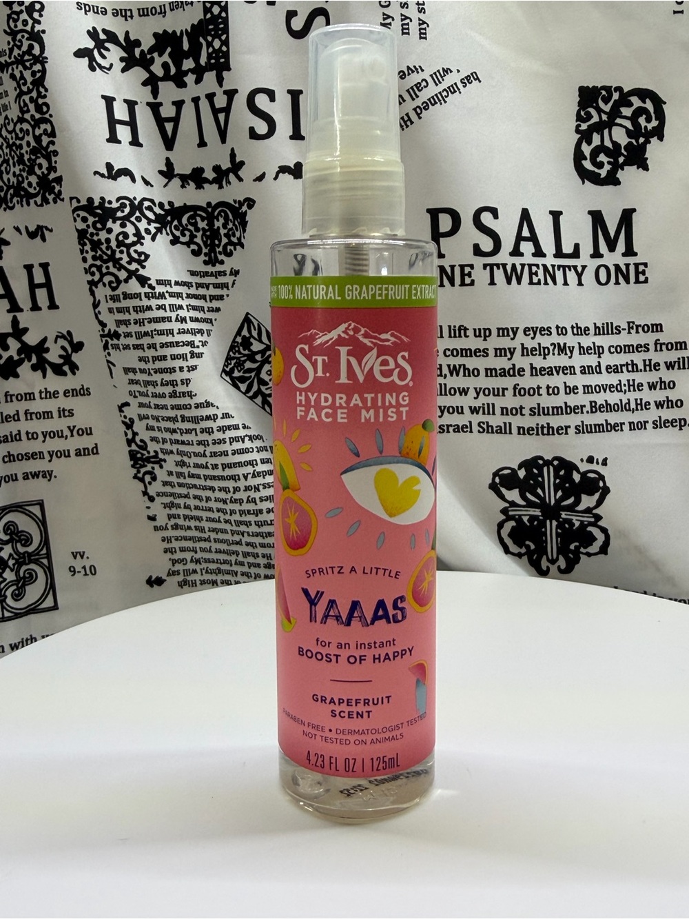 St. Ives Hydrating Face Mist - Grapefruit Scent